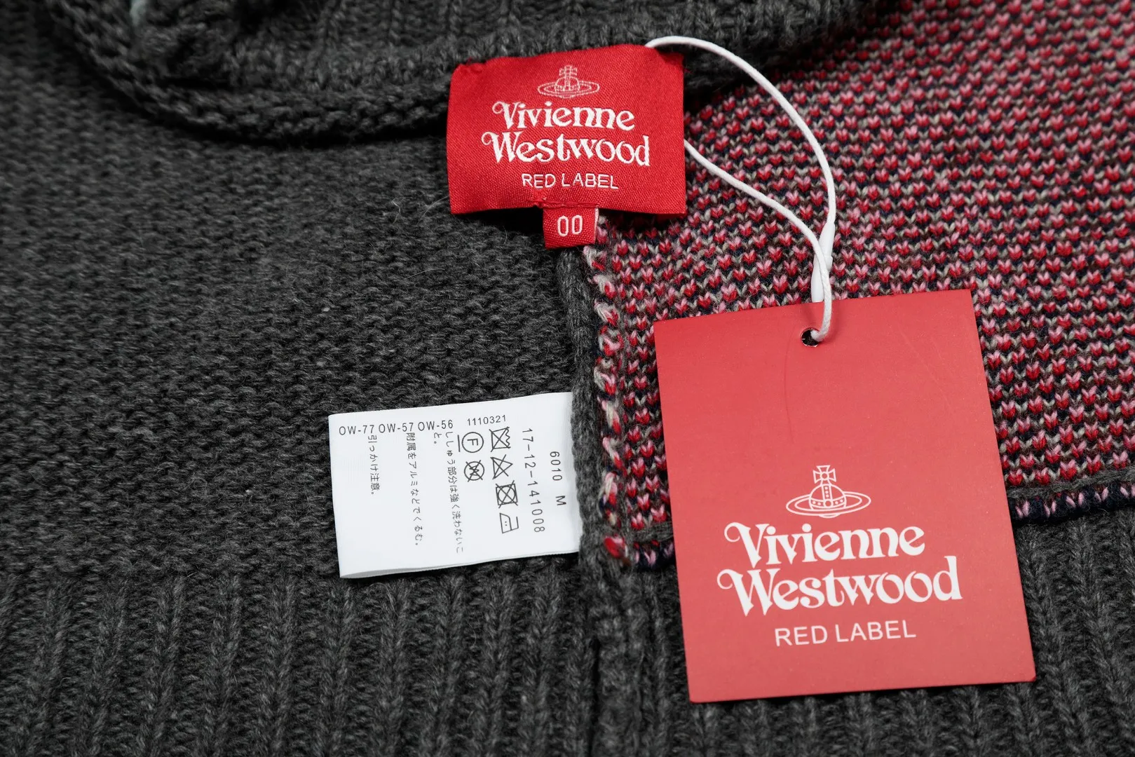 Vivi132 vivienne west wood 24th autumn and winter red label show heavy industry splicing pattern cardigan full of design sense Queen Mother of the West Vivienne heavy industry show limited cardigan knitted sweater wool 2024 autumn latest style Size: S -M- L Color: uniform color